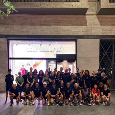 Il modo più bello per dare il via al weekend il nostro allenamento del venerdì sera con base @whyrunmilano…